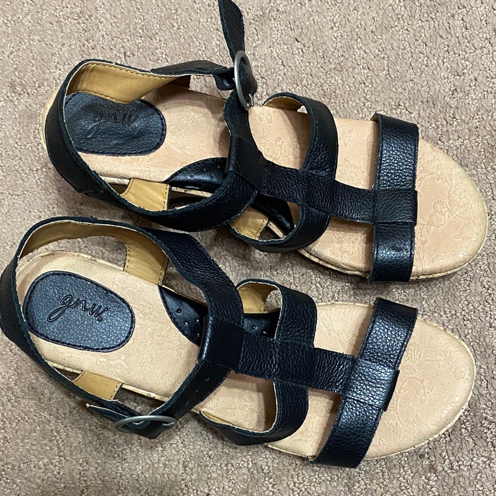 GNW Black and Tan Leather Women's Strappy Wedge Sandals Spring Summer Wedding